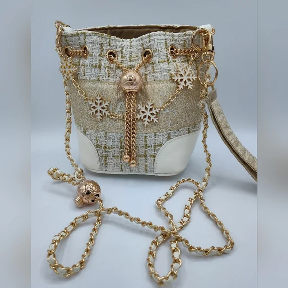 CHANEL Winter Tweed Make-up Bucket Bag Crossbody Gold Chain Snowflake GWP NIB - Picture 8 of 11